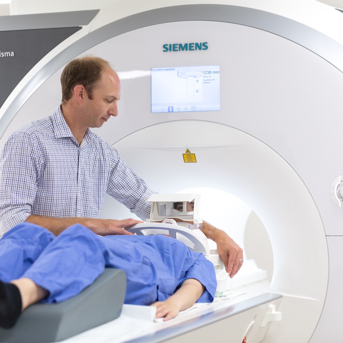 imperial-130621-cif-mri3-007_134520_001@2x Clinical Brain scan at the Imaging Facility in the basement of the Wolfson Building at the Hammersmith Campus
